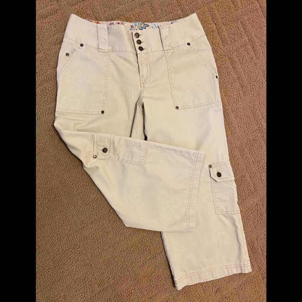 Ruff Hewn Sz 10 Tan Capris Lots of Detail EUC